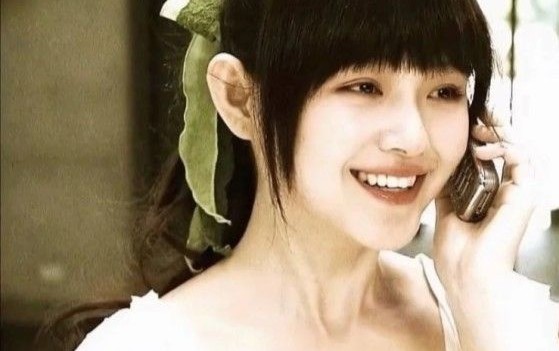《泡沫之夏》里她演绎了清冷,疏离,倔强又忧伤的尹夏沫
