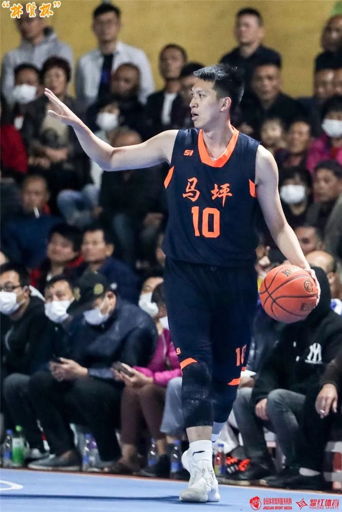 黄清彬中远距离发挥稳定,个人首节拿下10分帮助锦岭逐渐建立领先优势.