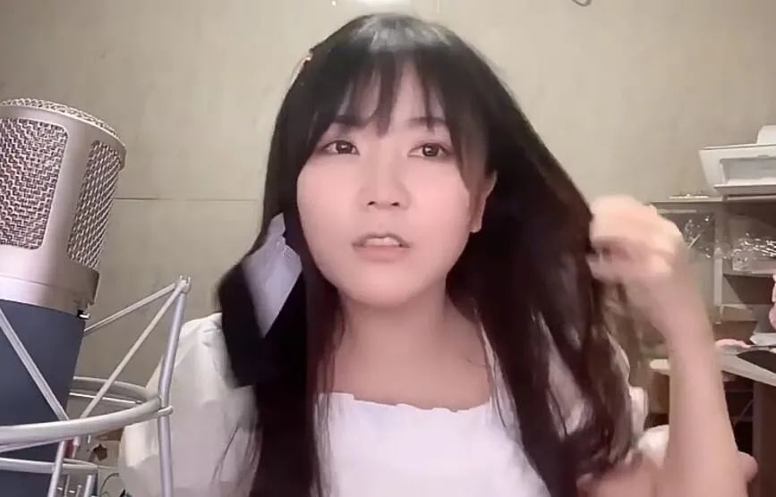 小团团自曝违约金6亿mcn签约乱象被披露一签就10年违约金1亿