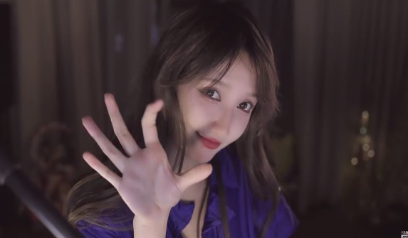 相比之下每次米娜跳舞的时候好家伙哞只能说一句但是这次米娜跳完舞却