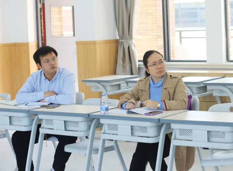 主讲:大亚湾第一中学教师 田万华讲座:基于育人显特色,共研同修促成长