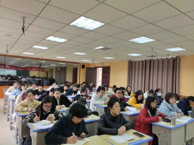 临川十六中整校推进国培项目培训