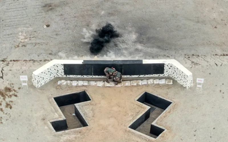 新兵们顺利完成手榴弹实投训练_腾讯新闻