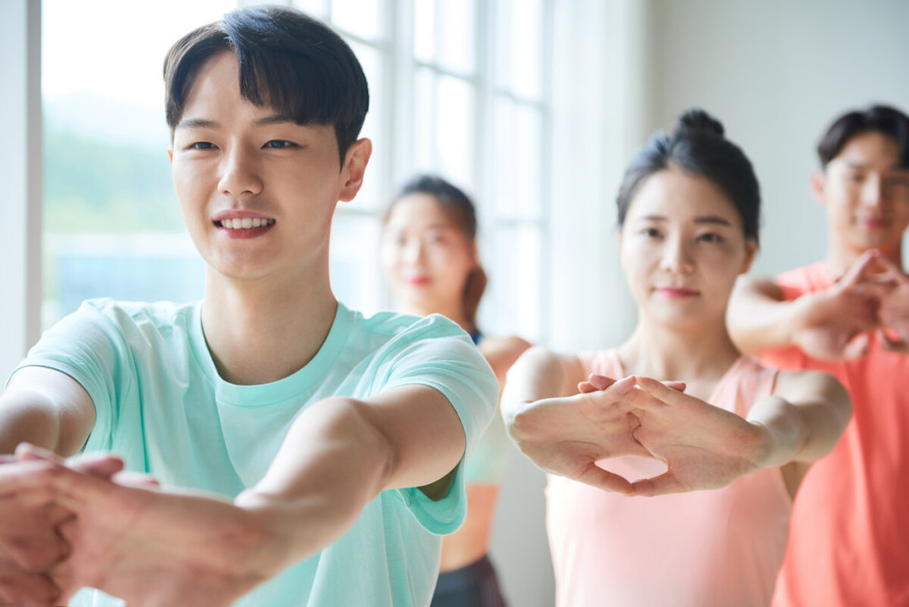 坚持练习3个瑜伽体式，帮你快速提高自身气质，轻松改善体型！