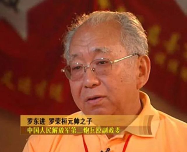 1974年,罗东进被调到炮兵司令部的科研处,担任了参谋的职务,两年后的