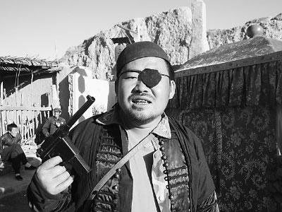 胆大心细,毫无人性,活埋父亲,也曾抗过日,土匪乔日成结局如何