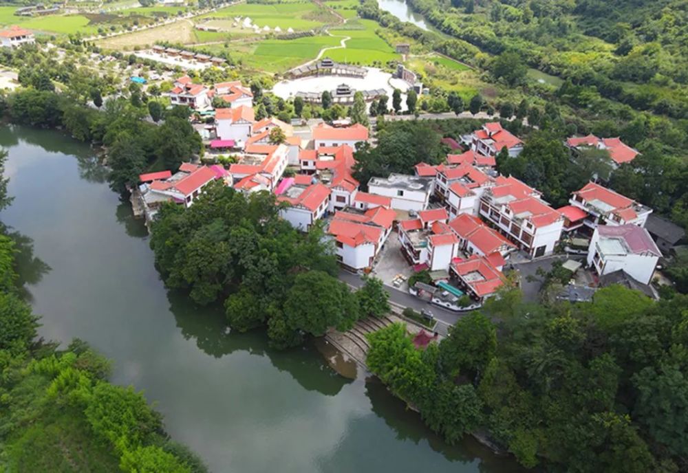 让塘约经验在新时代出新出彩平坝区坚持示范引领以点带面推广塘约经验