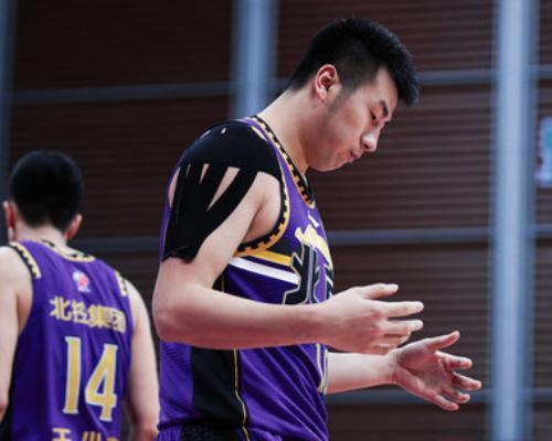 北控 CBA版约基奇？北控顶薪内线身材发福，场均仅9＋6，比周琦差远了