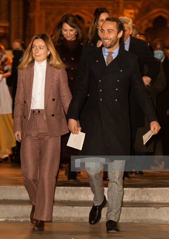 弟媳成娘家时尚新秀结婚不久的弟媳alizee,风格却是独树一帜,英伦风的