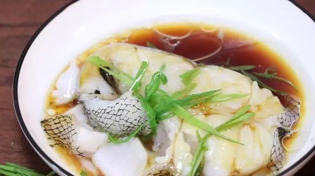教你做清蒸鳕鱼只需要短短几个步骤做成最适合宝宝的辅食