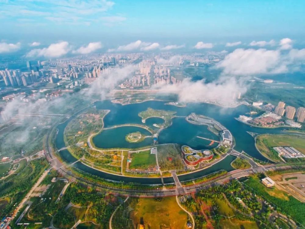 在奉贤新城这片热土上,"上海之鱼"地处中心位置,规划面积2.