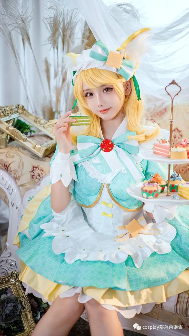 cos王者荣耀女仆甜点妲己cos正片阿璇学妹