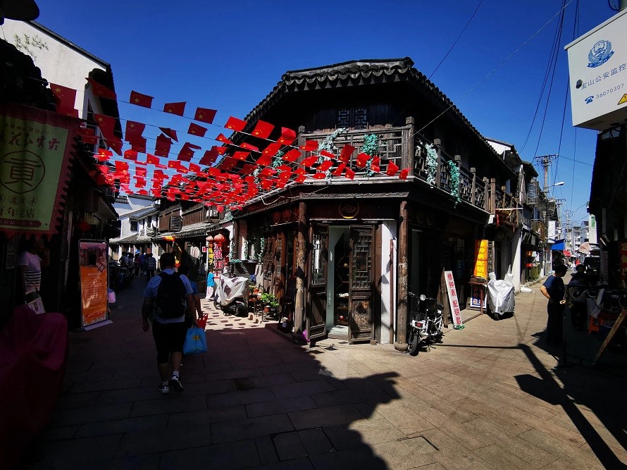 上海宝山远离城市喧嚣的老街虽然冷清却静谧安然