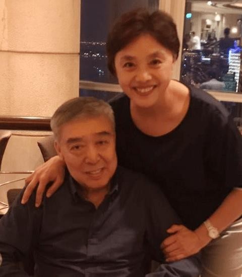 就算这样,师胜杰还是在2018年初因过量饮酒被查出了胰腺癌,宋艳听到