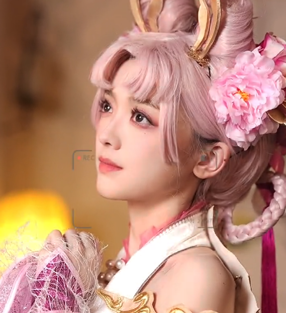 kpl灵儿晒最新cos照,长相甜美似少女,完全看不出真实年龄