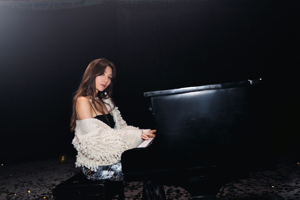 岁末寒冬抒情《渴望你》 haezee黄玮昕唱独角戏_腾讯新闻