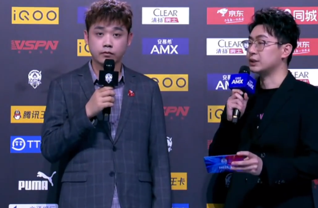 ag月光回归直播,弹幕满屏,内容太难看,以后就安心直播吧