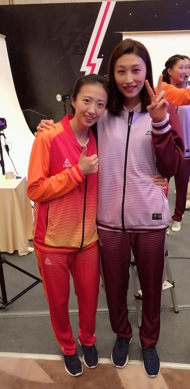 2018年时的全明星赛多热闹,当时金软景就参加了,金哥的综艺感相当滴ok