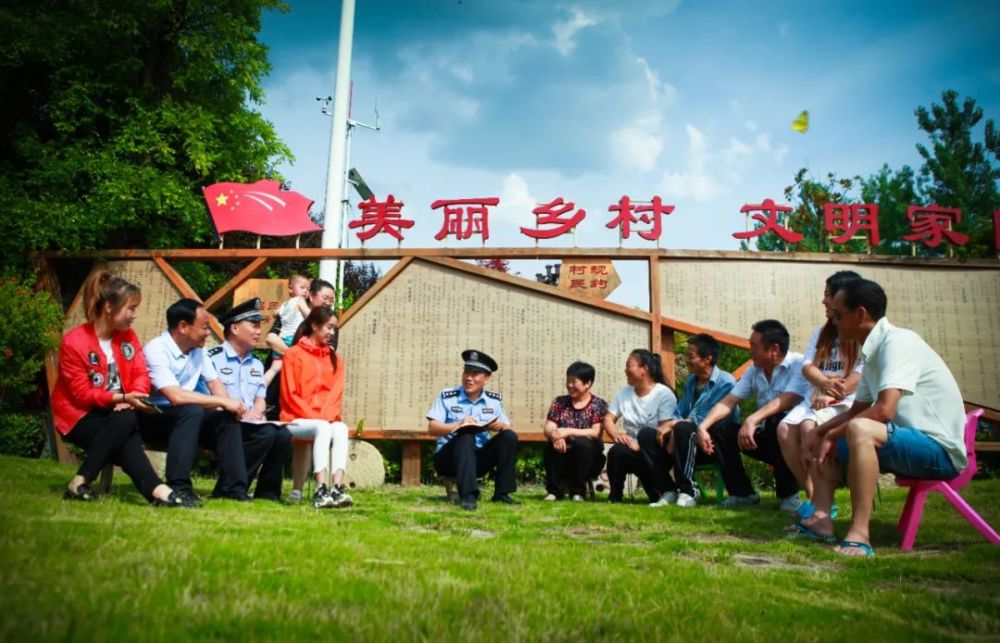 蓝田县探索出"枫桥 乡约"警务模式,使蓝田乡约文化与枫桥经验穿梭