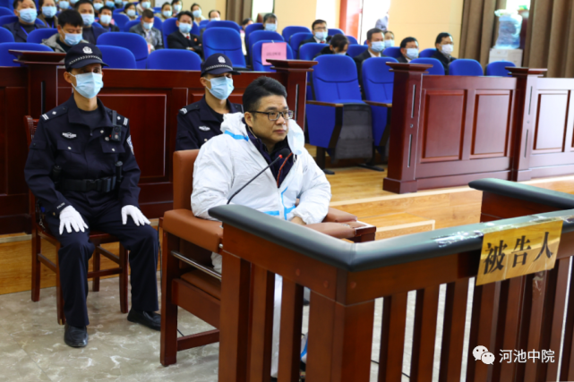 受贿南宁高新区周叱罗城县韦代成出庭受审