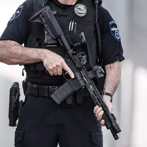 欧美警用新装备 圣徒维克托卡宾枪 犀利不单依靠颜值 高精度才是根本