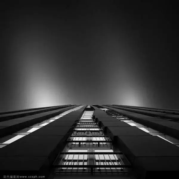 30张极富表现力的黑白明度建筑摄影
