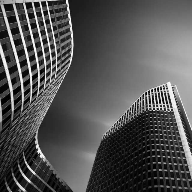 30张极富表现力的黑白明度建筑摄影