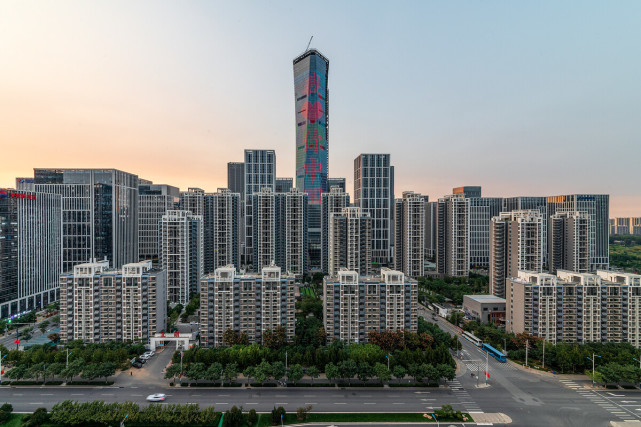 濟南知名大廈,造型像手指,建造時造型更奇怪,成一道知名風景線