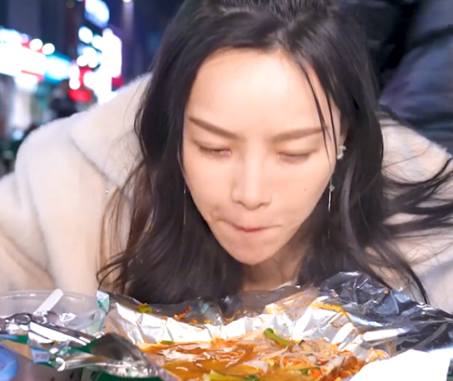 小贝饿了越来越憔悴声音变粗发际线高疑似脖子有疤痕