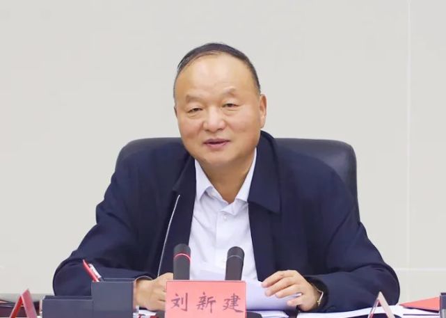 师市党委书记,政委刘新建主持会议并讲话,师市党委副书记,师长李斌