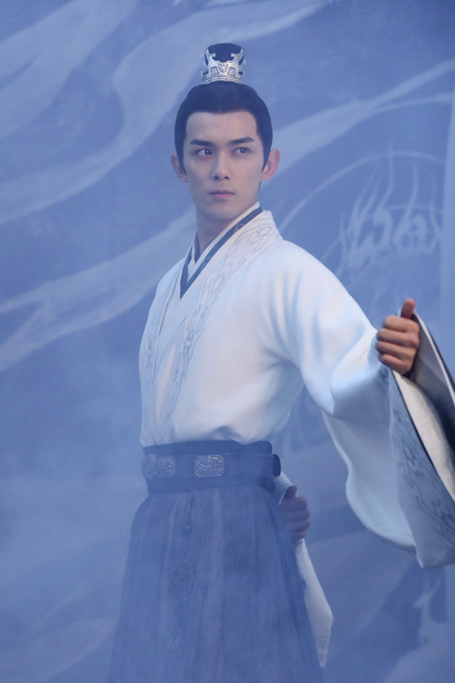 提起吴磊的古装,就不得不提封神的《琅琊榜》,吴磊在剧中很好地诠释了