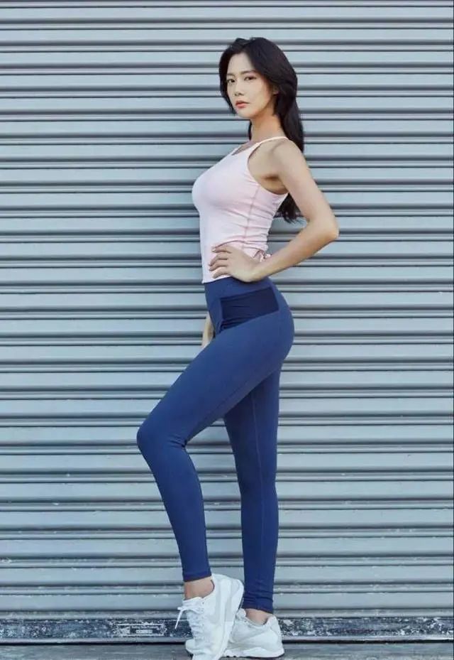 韩国女演员李成敏身材凹凸有致颜值高宅男的理想型女友