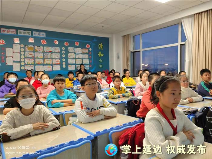 晨报快讯延吉市延河小学师生观看天宫课堂第一课感受航天科技的魅力