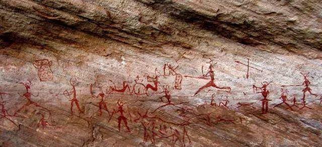 泰山为中心的山东,苏北地区的是东夷集团;生活于江汉平原的是苗蛮集团