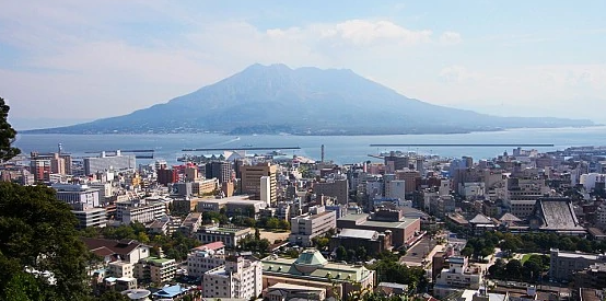 从12月4日开始,吐噶喇列岛附近海域地震活动频繁.
