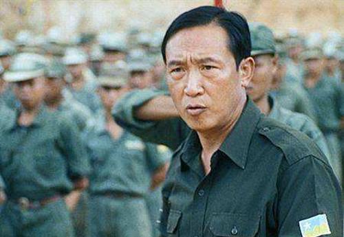 他是东南亚最大毒枭她是金三角统治者他说我臣服心甘情愿