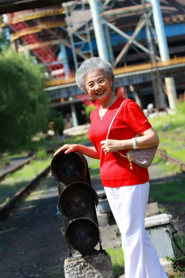 70岁出道,91岁直播带货,这位中国奶奶活成了我们羡慕的老年样子插图23