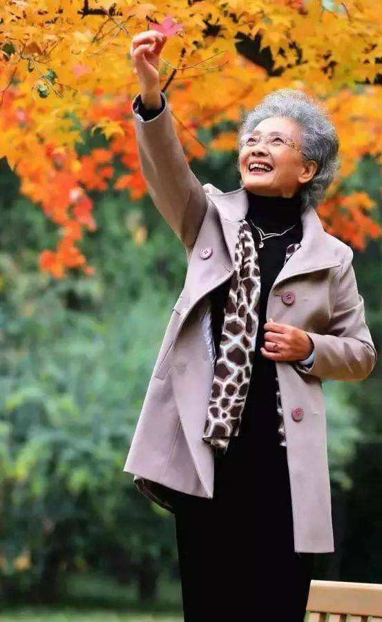 70岁出道,91岁直播带货,这位中国奶奶活成了我们羡慕的老年样子插图20