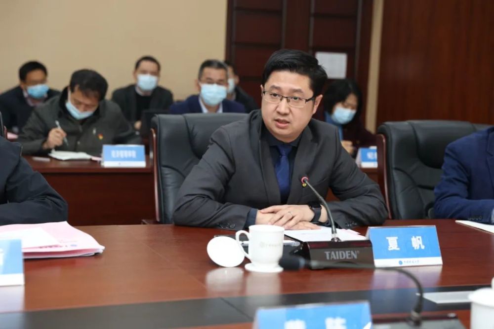 湖北省委常委组织部部长李荣灿来校宣讲党的十九届六中全会精神