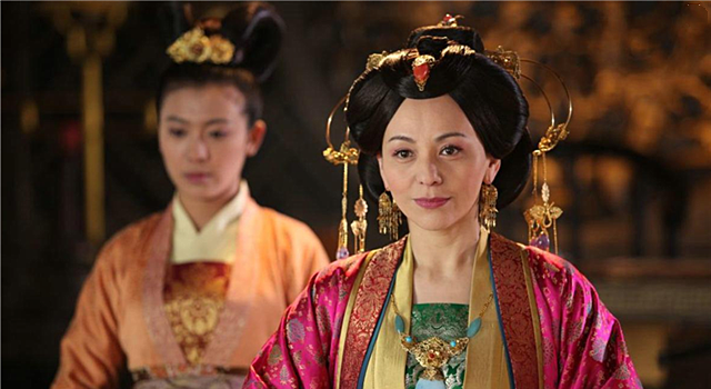 太后想吃子鱼,秦桧妻子答应赠送100条,秦桧听后大怒:这是找死