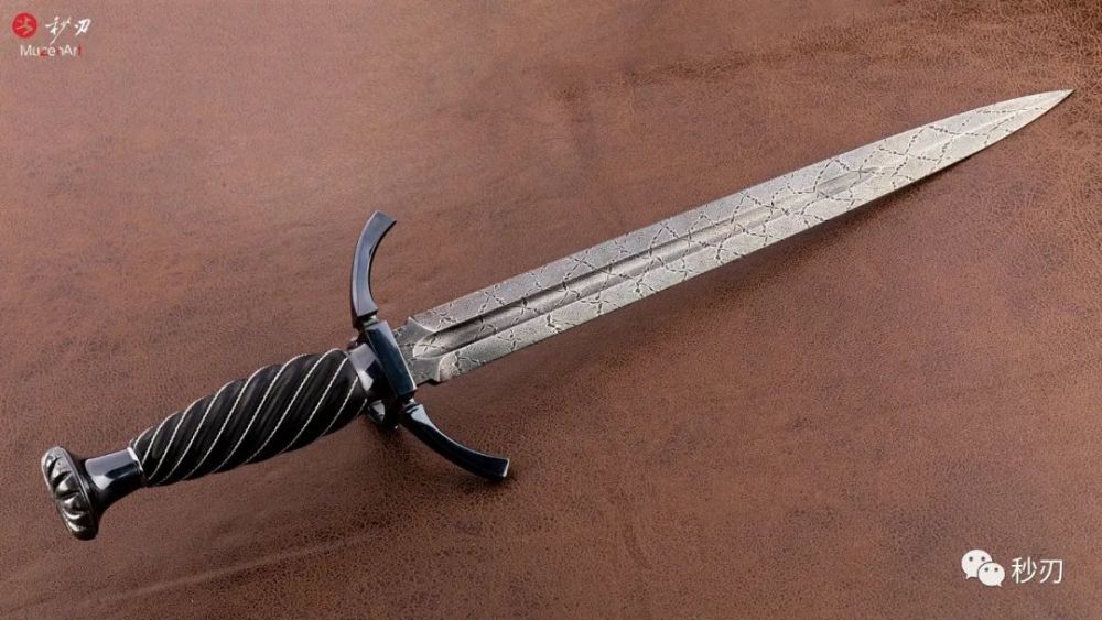 此件作品为西方冷兵器的代表,称为左手剑或者格挡短剑,也叫指环短剑.