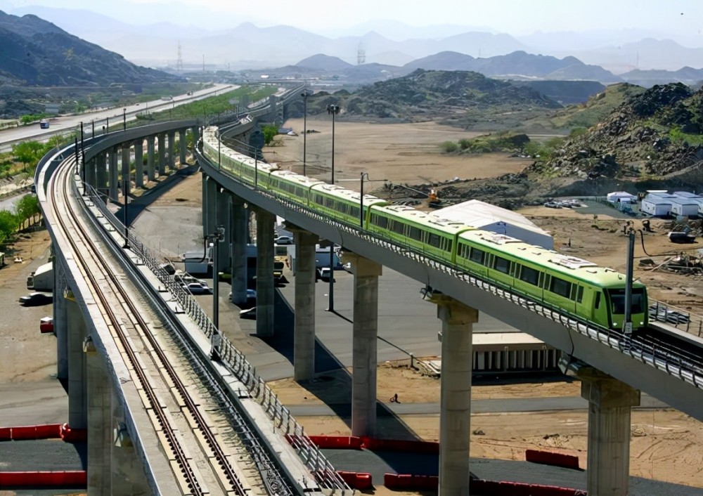 沙特200亿的麦加轻轨项目无人敢接,中国接下后,又投资40亿,才建成