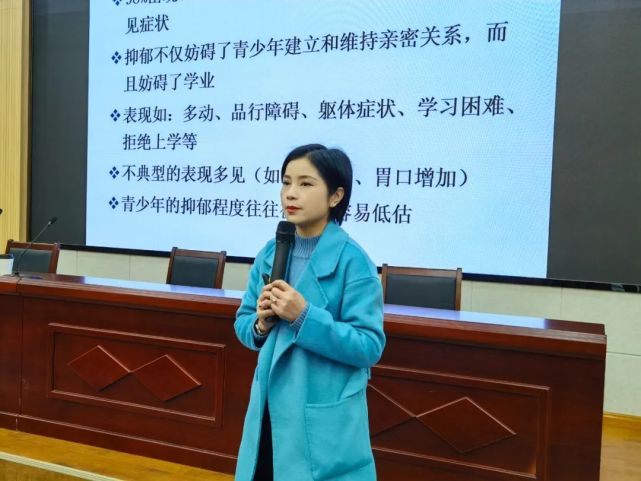 12月8日下午,"青少年心理健康教育进校园"讲座走进安康中学.