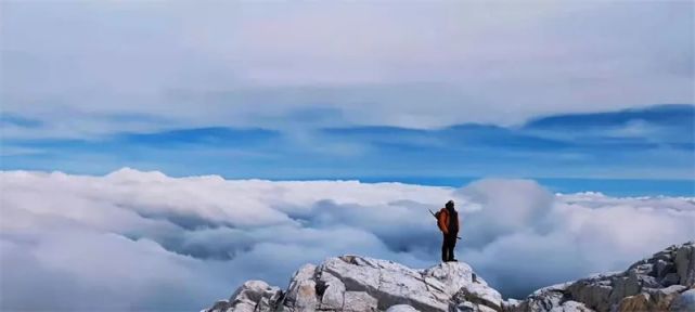 观云海,坐看风起云涌,静待云卷云舒