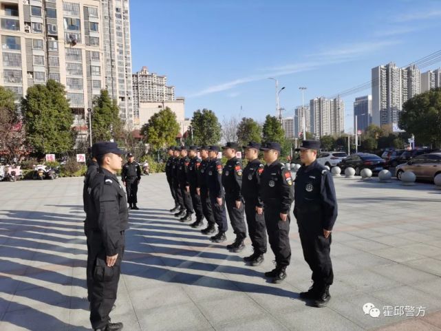 召即戰 戰必勝信念堅定隊列一,貫耳衝擊 二,抓腕砸肘 三,擋臂掏腿 四