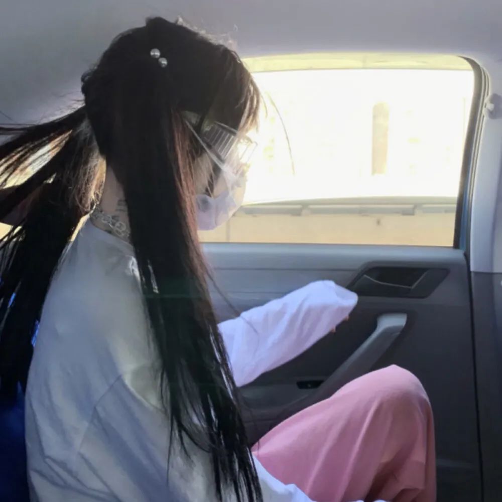 女生不露脸背影头像