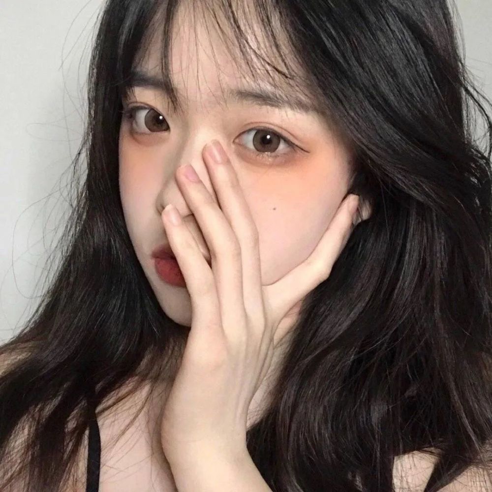 女生头像:"嘴上说着单身挺好,可是看到两个人,还是会沉默"