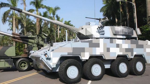 台加强云豹装甲车加装105毫米火炮跟我们大八轮比差远了