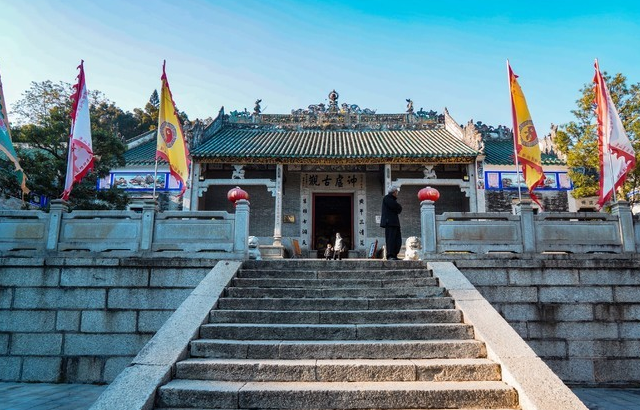 主要有朱明洞,黃龍觀,酥醪景區,華首寺等景點.