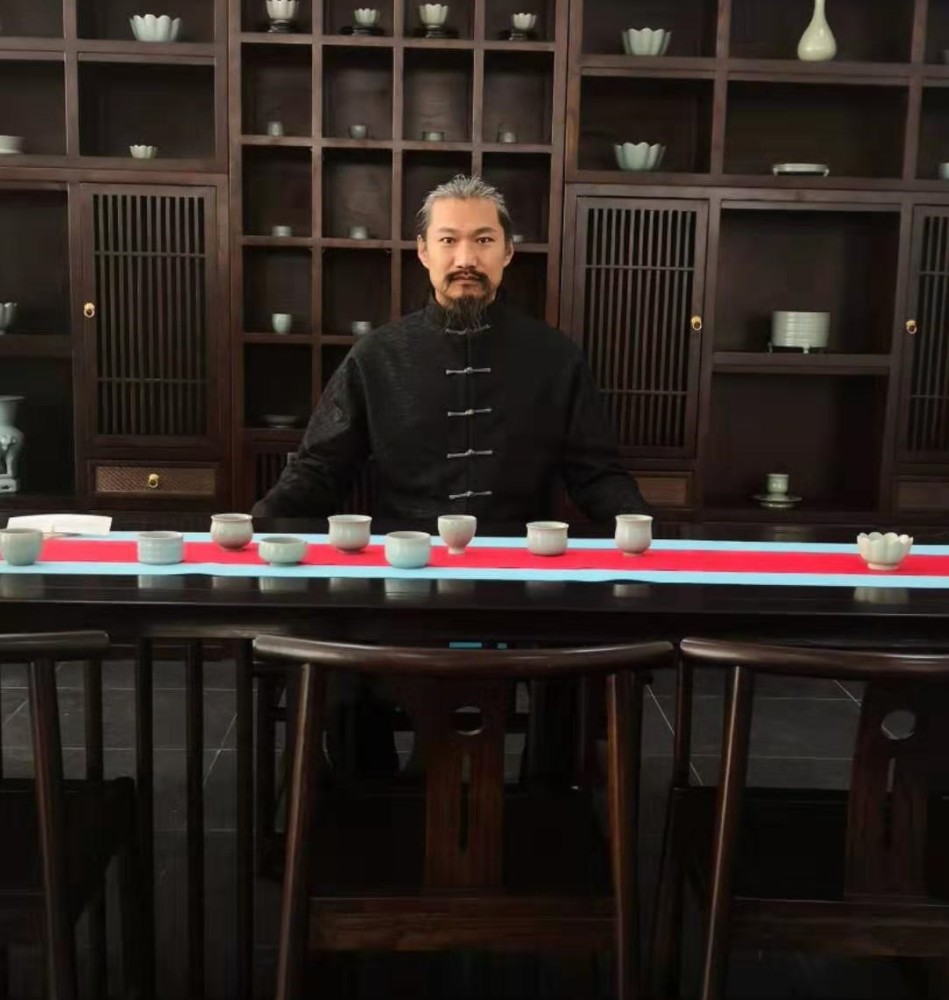 在上述的时代背景之下,张法鹏道长就是一位在时代